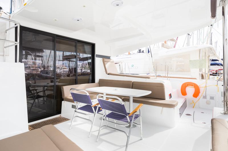 Book yachts online - catamaran - Lagoon 42 - Barchetta II - rent