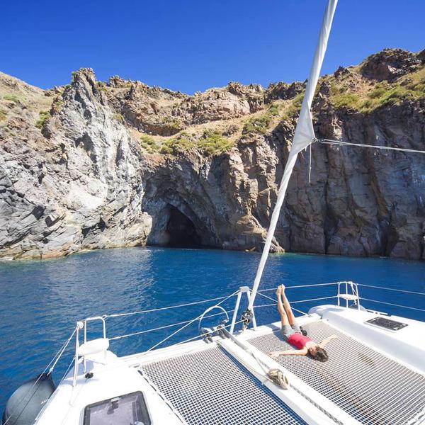 Book yachts online - catamaran - Lagoon 42 - Antares - rent