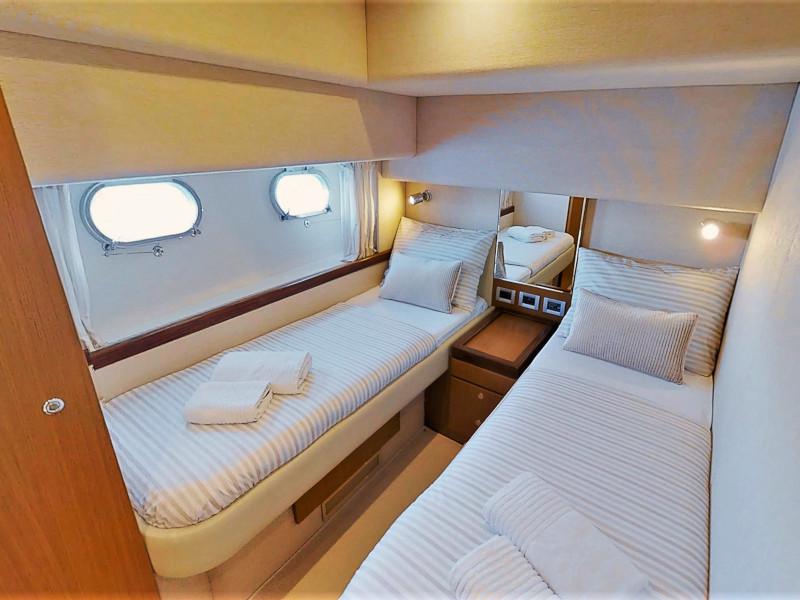 Book yachts online - motorboat - Ferretti 630 - AMY - rent