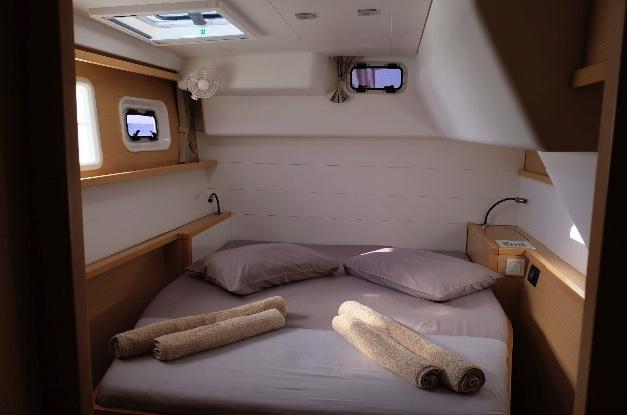 Book yachts online - catamaran - Lagoon 450 Crewed - Iris IV - rent