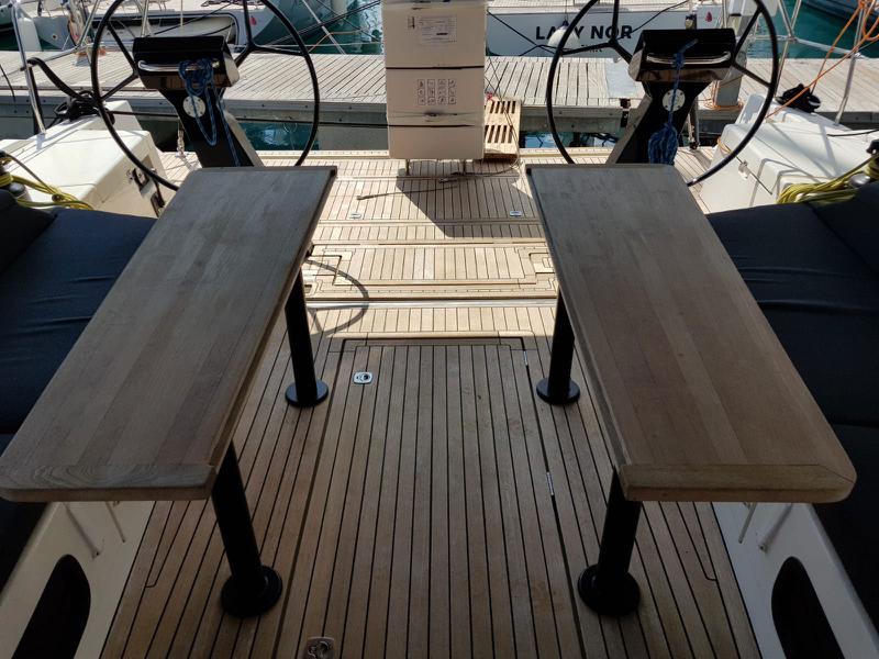 Book yachts online - sailboat - More 55 - SOLID WHITE - rent