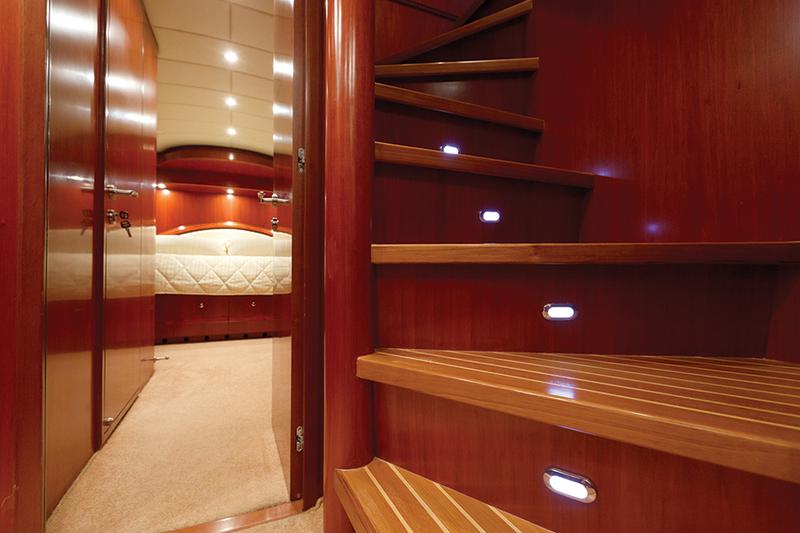 Book yachts online - motorboat - Johnson 87 - Johnson Baby - rent