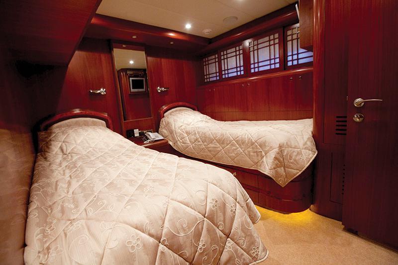 Book yachts online - motorboat - Johnson 87 - Johnson Baby - rent