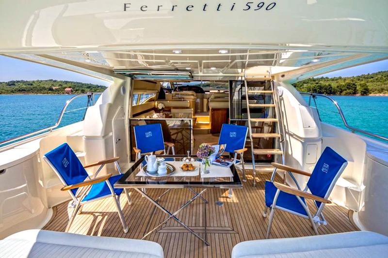 Book yachts online - motorboat - Ferretti 590 - Stina - rent