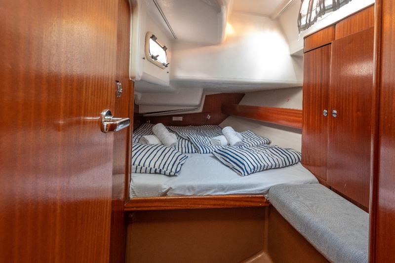 Book yachts online - sailboat - Bavaria 44 - TARISA  - rent