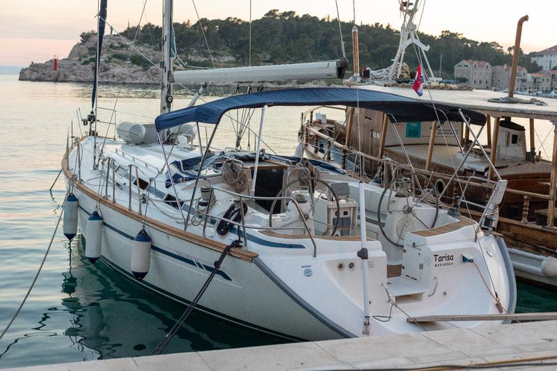 Book yachts online - sailboat - Bavaria 44 - TARISA  - rent