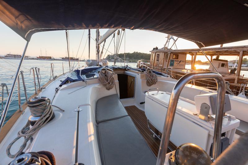 Book yachts online - sailboat - Bavaria 44 - TARISA  - rent