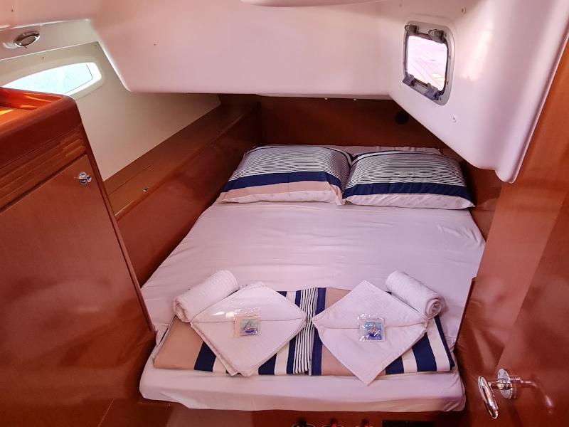Book yachts online - sailboat - Oceanis 43 - BLACK SHEEP - rent