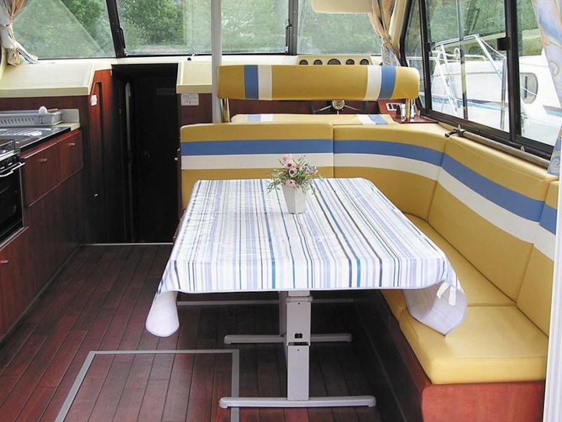 Book yachts online - motorboat - Sedan 1000 - LEPINOY FR - rent