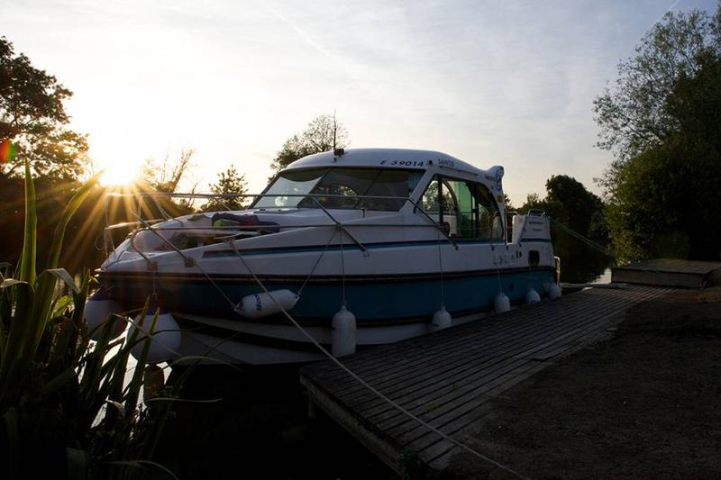 Book yachts online - motorboat - Confort 900 DP - BRIARE FR - rent