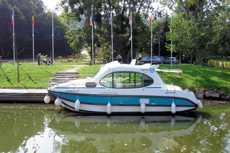 Book yachts online - motorboat - Estivale Duo - ILE DE FRANCE FR - rent