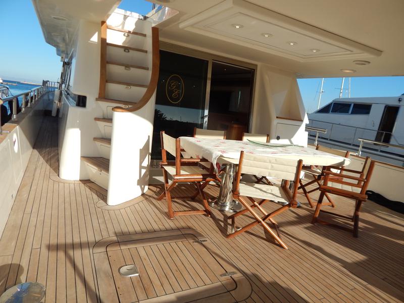 Book yachts online - motorboat - Azimut 76 - Golden Eagle - rent