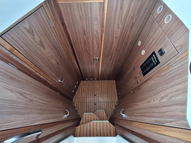 Book yachts online - motorboat - Balt 918 Titanium - Wanderer - rent