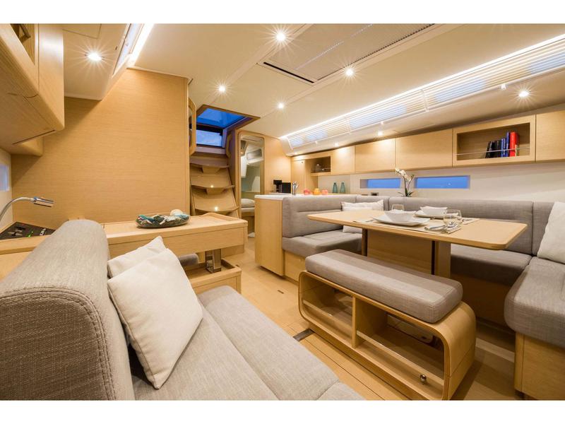 Book yachts online - sailboat - Grand Soleil 43 - Super G - rent