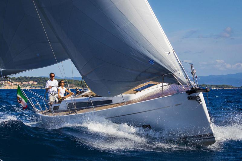 Book yachts online - sailboat - Grand Soleil 43 - Super G - rent