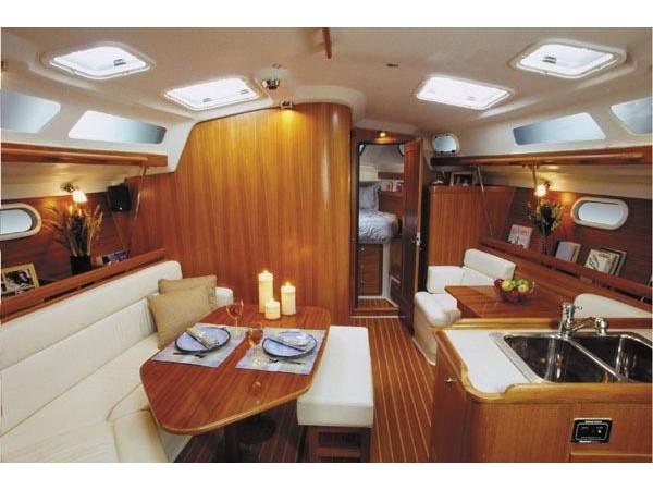 Book yachts online - sailboat - Catalina 350 - Leap Of Faith - rent