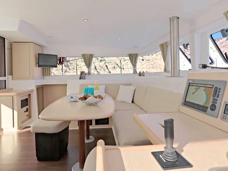 Book yachts online - catamaran - Lagoon 400 - TRAMONTANA - rent