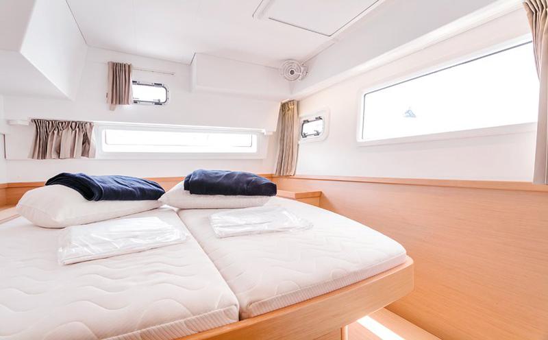 Book yachts online - catamaran - Lagoon 42 - 4 cab. - WILD  - rent
