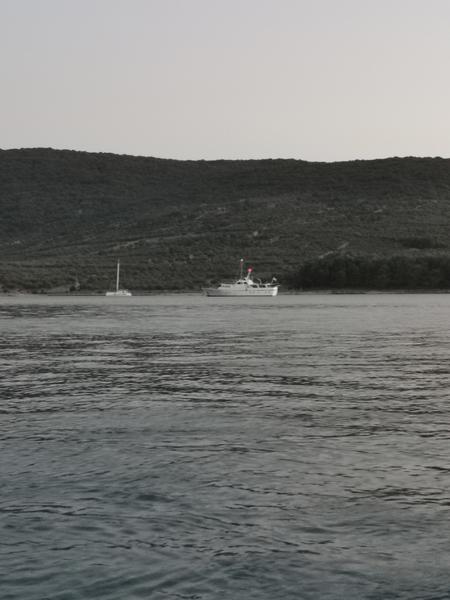 Book yachts online - motorboat - Fleur de Lys - Cadabra - rent