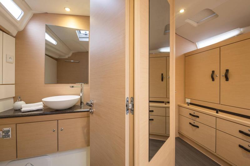 Book yachts online - sailboat - Jeanneau 54 - no name 1 - BLUE HULL, AC+GEN., UNDERWATER LIGHTS - rent