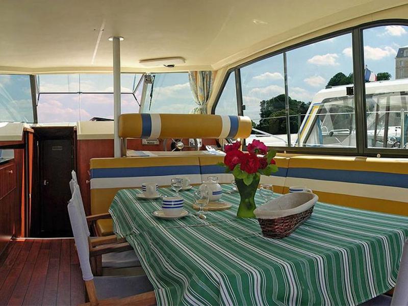 Book yachts online - motorboat - Sedan 1010 - Ophelia - rent