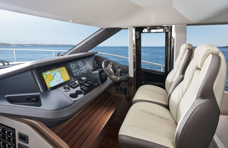 Book yachts online - motorboat - Princess Y72 - no name - rent