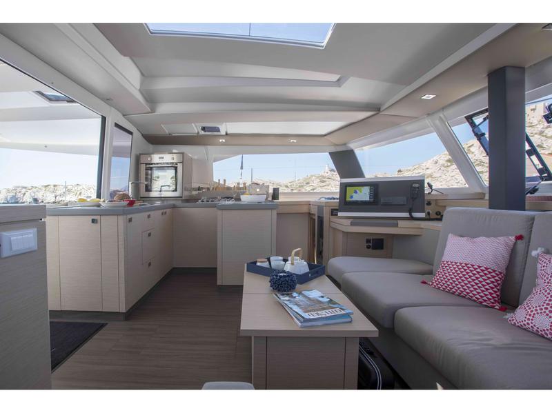 Book yachts online - catamaran - Astréa 42 - Astréa 42 (2022) - rent