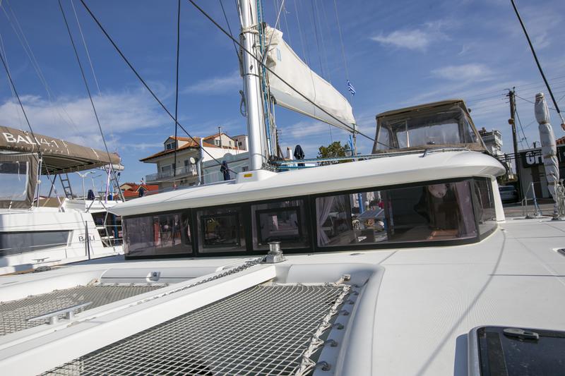 Book yachts online - catamaran - Lagoon 400 S2 12 - VASILIKI - rent