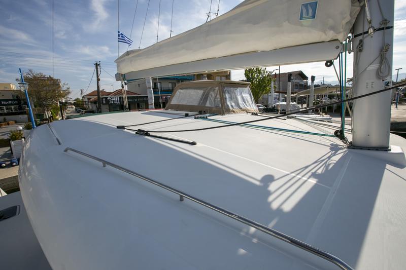 Book yachts online - catamaran - Lagoon 400 S2 12 - VASILIKI - rent