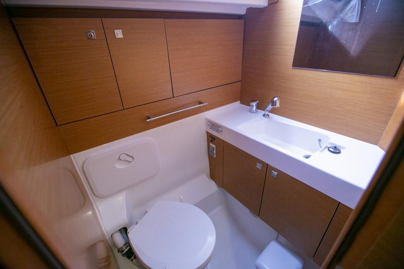 Book yachts online - sailboat - Sun Odyssey 479 - GUINNESS - rent