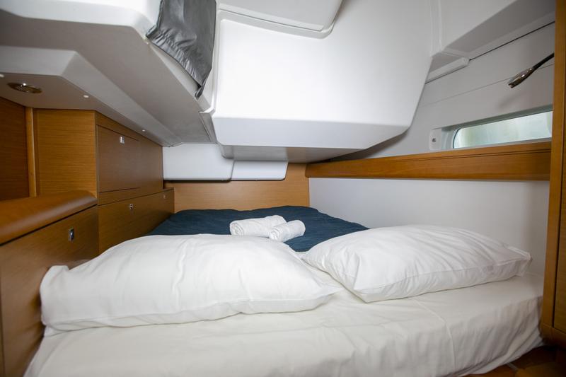 Book yachts online - sailboat - Sun Odyssey 479 - GUINNESS - rent