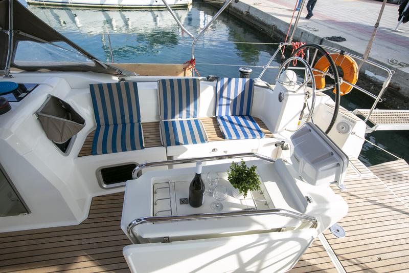 Book yachts online - sailboat - Sun Odyssey 479 - GUINNESS - rent