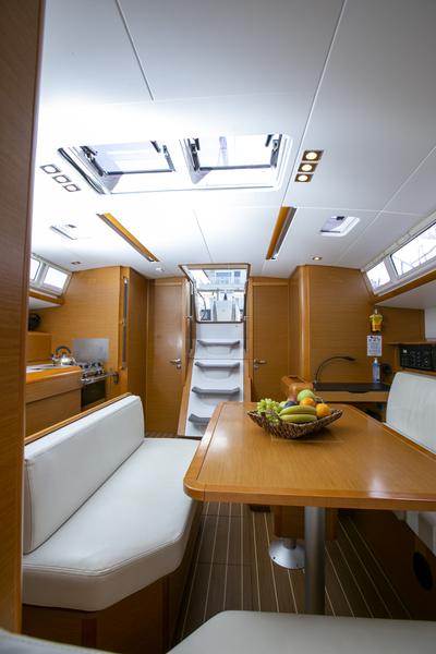 Book yachts online - sailboat - Sun Odyssey 479 - GUINNESS - rent