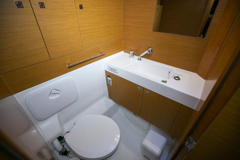 Book yachts online - sailboat - Sun Odyssey 479 - GUINNESS - rent