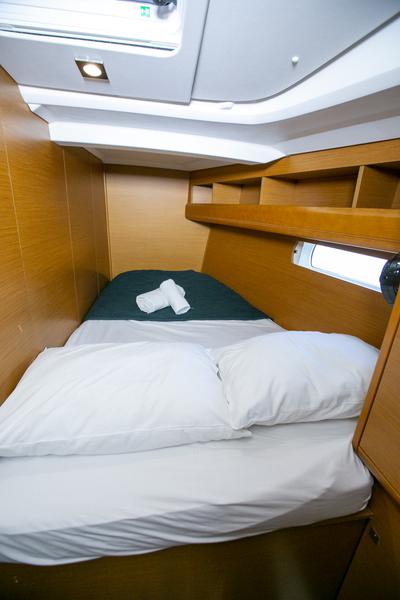 Book yachts online - sailboat - Sun Odyssey 479 - GUINNESS - rent