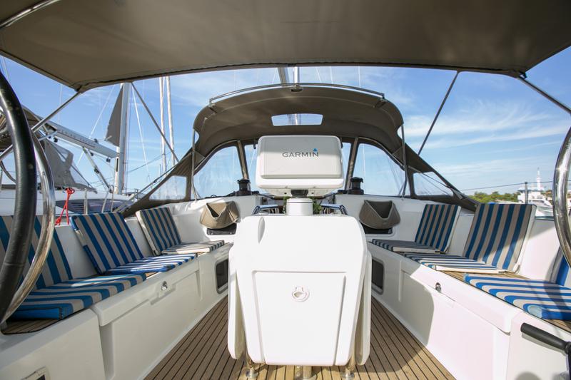 Book yachts online - sailboat - Sun Odyssey 479 - GUINNESS - rent