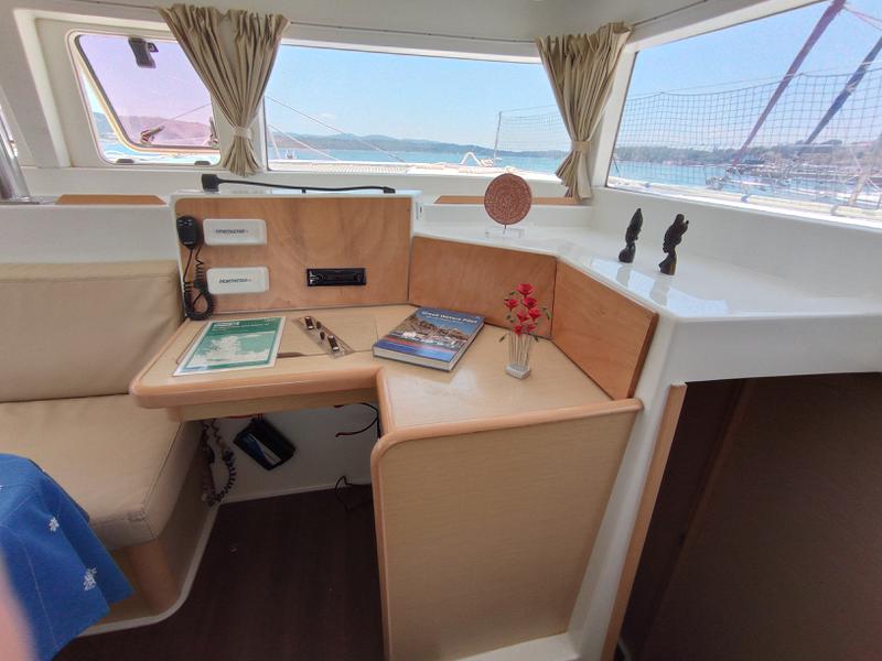 Book yachts online - catamaran - Lagoon 400 - TRAMONTANA - rent