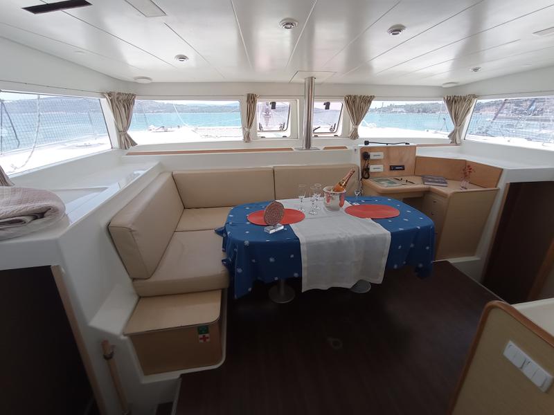 Book yachts online - catamaran - Lagoon 400 - TRAMONTANA - rent