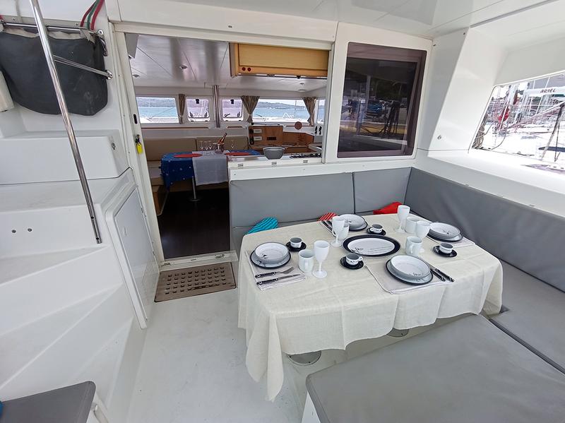 Book yachts online - catamaran - Lagoon 400 - TRAMONTANA - rent