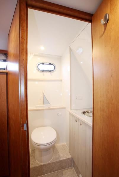 Book yachts online - motorboat - Concordia 108AC - Laura Marie - rent