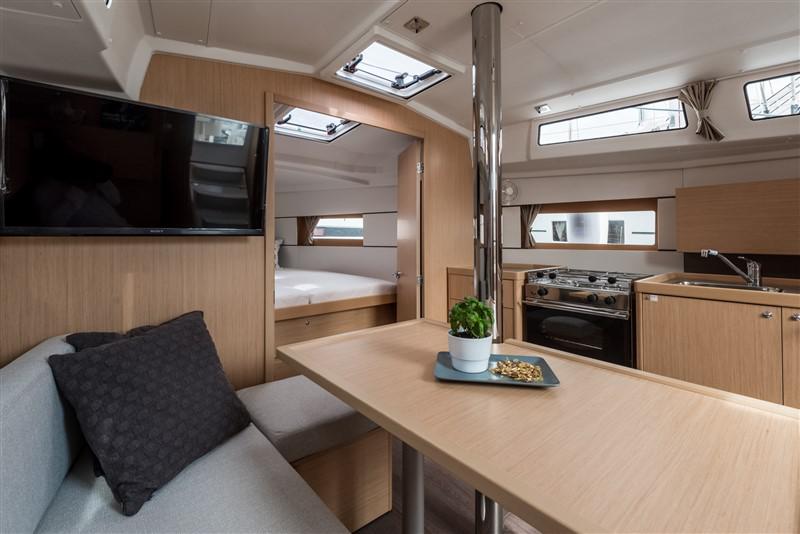 Book yachts online - sailboat - Oceanis 38.1 - CVITA - rent