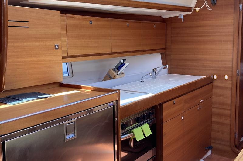 Book yachts online - sailboat - Dufour 382 Grand Large - Andreana - rent
