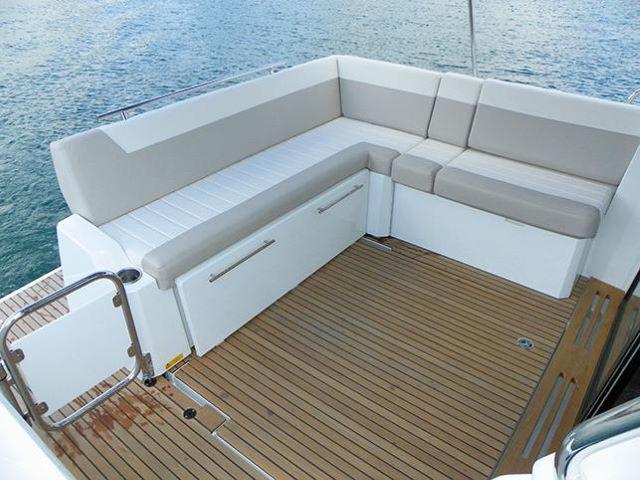 Book yachts online - motorboat - Jeanneau NC 33 - Knot Home - rent