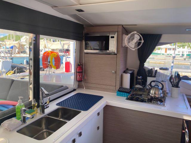 Book yachts online - catamaran - Lucia 40 - Infinite Blue - rent