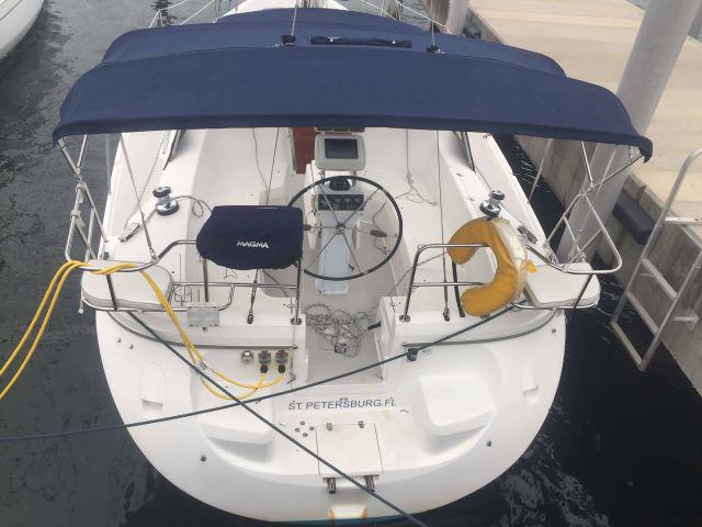 Book yachts online - sailboat - Catalina 350 - Leap Of Faith - rent