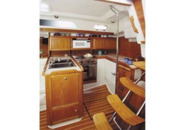 Book yachts online - sailboat - Catalina 350 - Leap Of Faith - rent