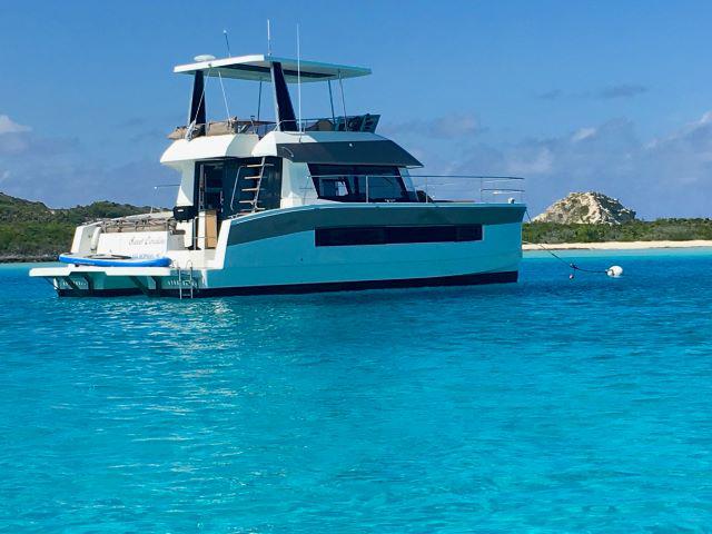 Book yachts online - powercatamaran - MY 37 - Sweet Caroline - rent