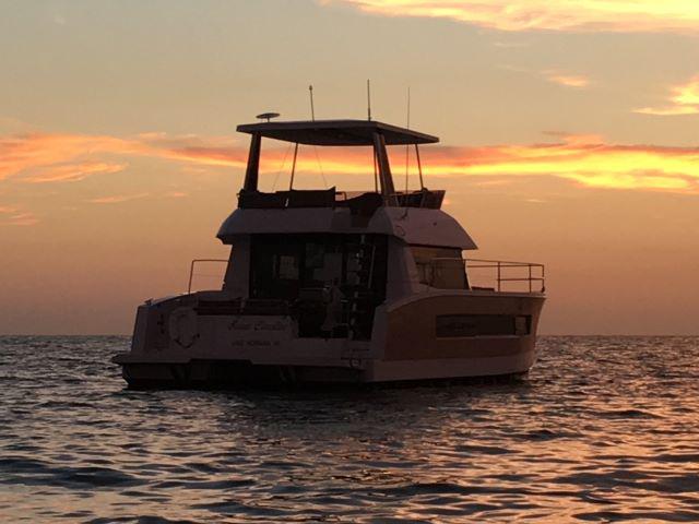 Book yachts online - powercatamaran - MY 37 - Sweet Caroline - rent