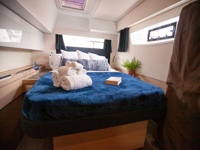 Book yachts online - catamaran - Saona 47 M - Dark Star - rent