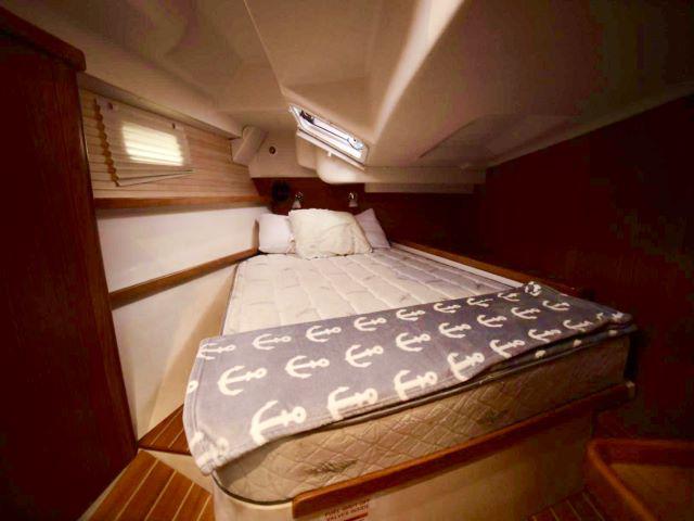 Book yachts online - sailboat - Catalina 45 - Serenity - rent